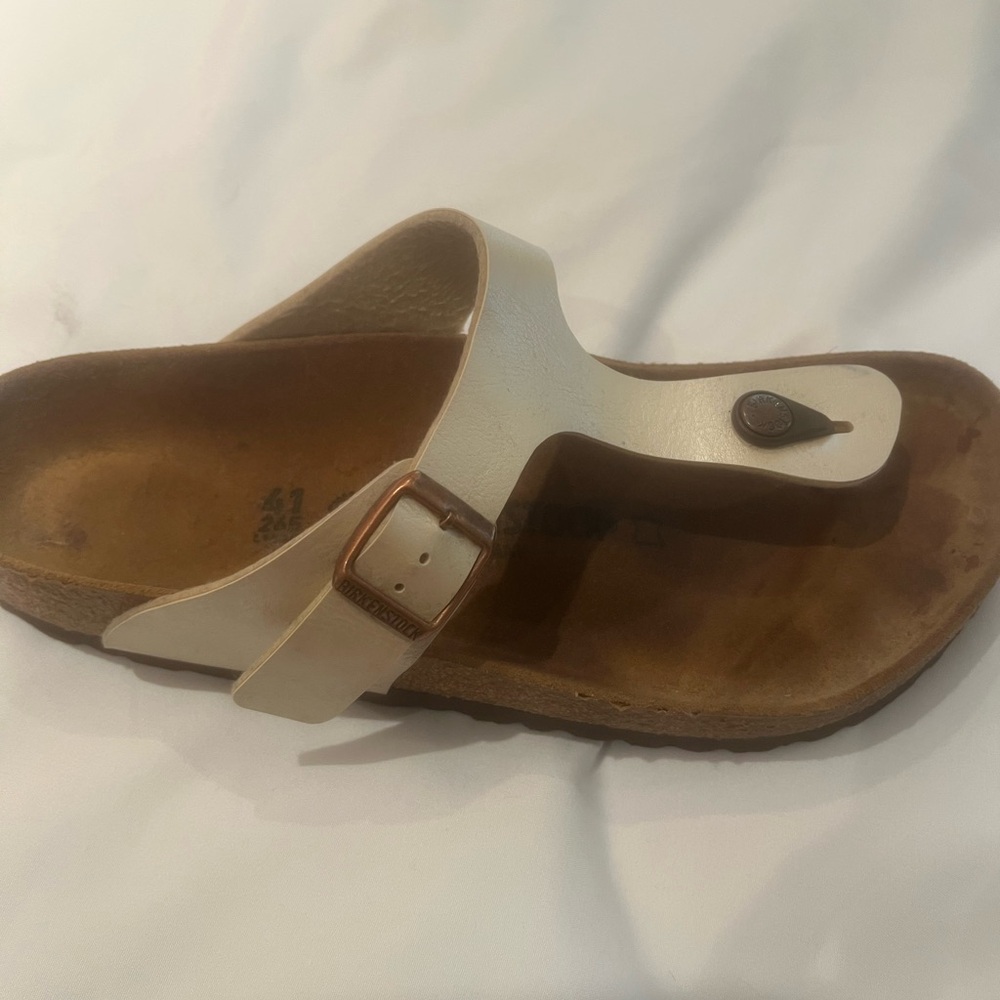 Birkenstock Gizeh Gold Sandals Size 10/41 - Picture 4 of 5